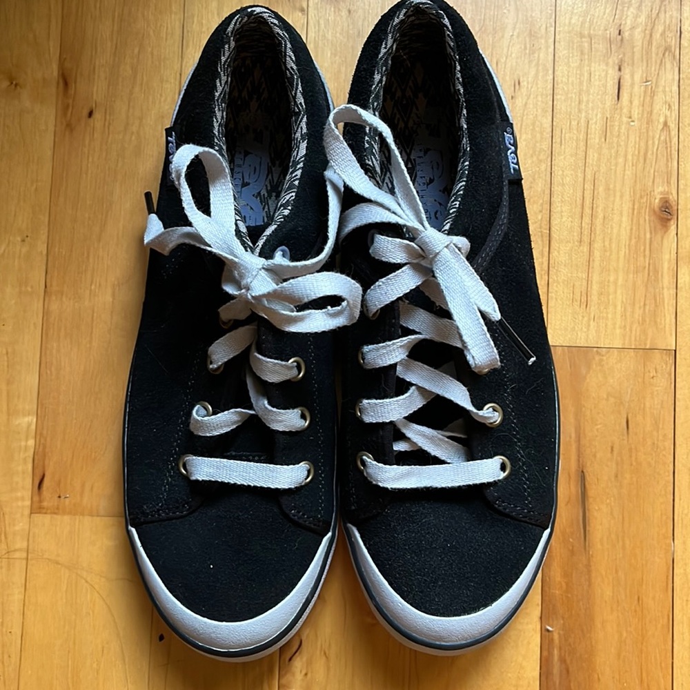 Teva Sneakers size 8 New